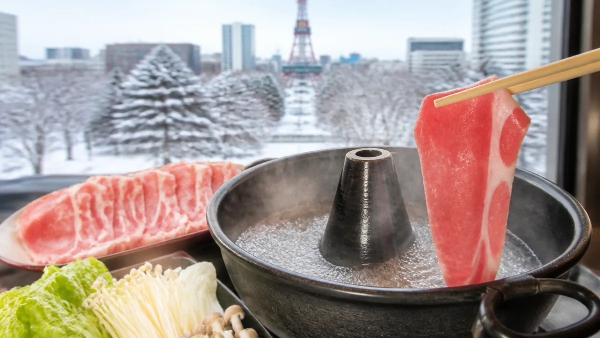味わうラム肉|臭みが少ない理由と美味しい食べ方の解説画像